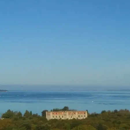 Adria Konukevi 3*