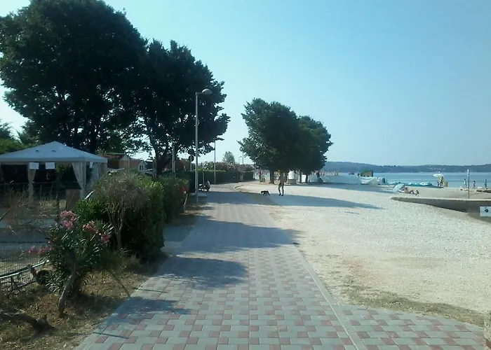 Adria 3* 풀라